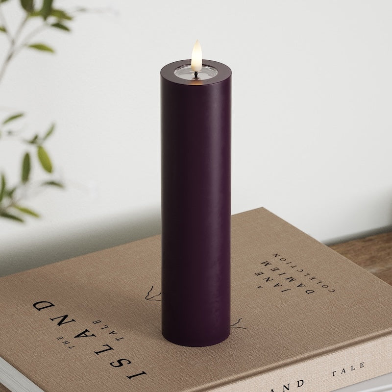 Deluxe Homeart LED Bloklys Ø 5 x 20 cm Mørkelilla